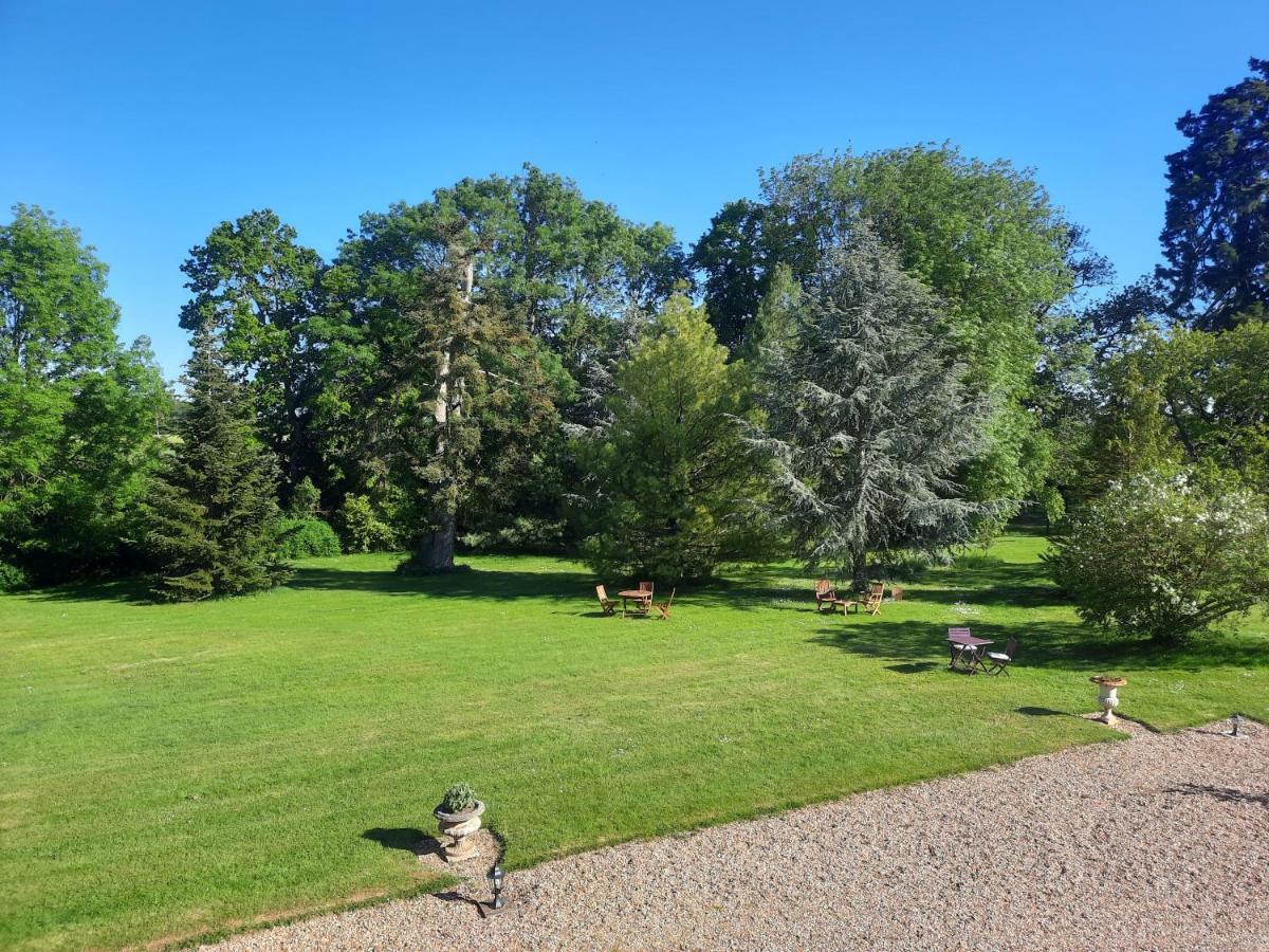 ヴェルヌイユ・ダヴル・エ・ディトン Manoir Des Tuileries Du Buisson Bed & Breakfast エクステリア 写真