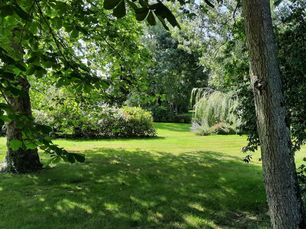 ヴェルヌイユ・ダヴル・エ・ディトン Manoir Des Tuileries Du Buisson Bed & Breakfast エクステリア 写真